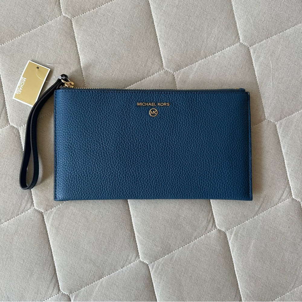 Michael Kors Jet Set Charm Wristlet